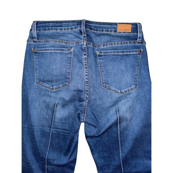 Judy Blue Straight Leg Cropped Mid Rise Jean
Size 11/30 - Picture 5 of 7